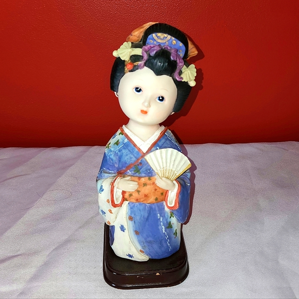 Beautiful Kneeling Japanese ceramic Doll
